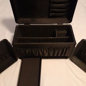 Large traincase for hair, makeup, nails